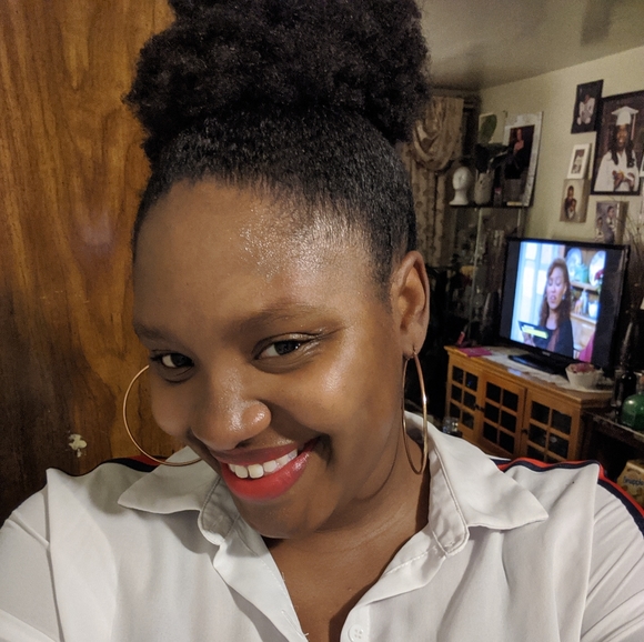 Meet your Posher, Sharee - Picture 1 of 2